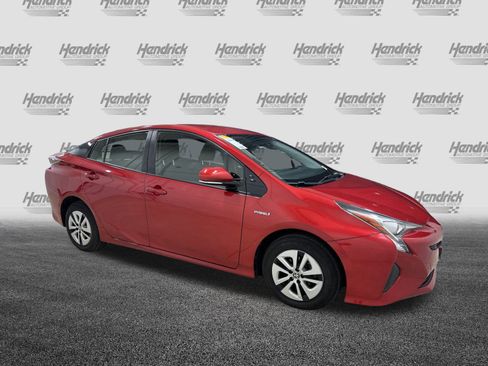 Used 2018 Toyota Prius Three image 2