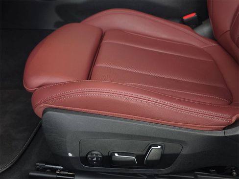 Used 2025 BMW 440i xDrive Coupe w/ Premium Package image 31