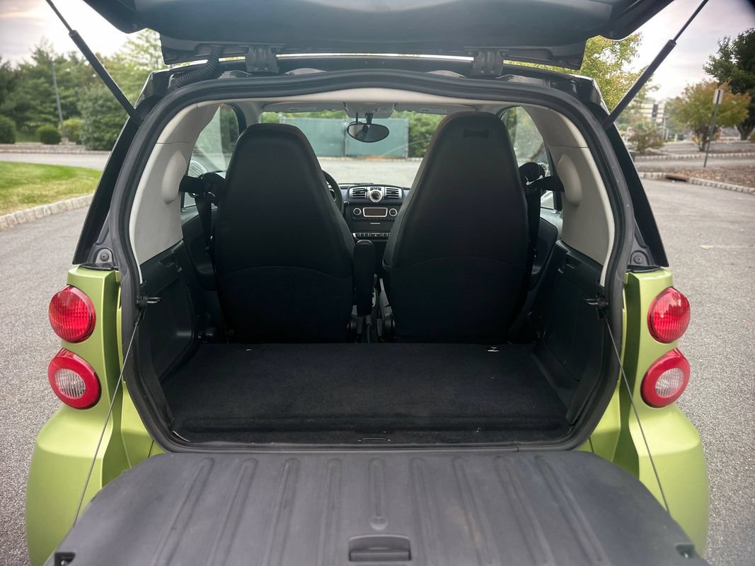 Used 2012 smart fortwo passion RWD image 20