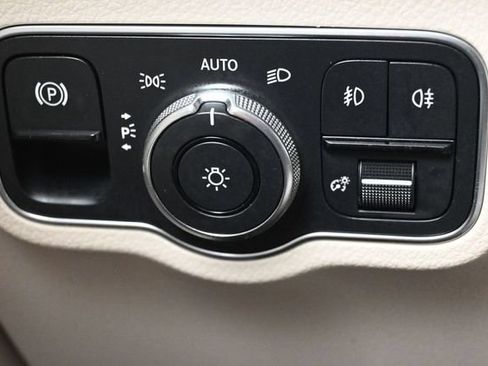 Used 2022 Mercedes-Benz GLB 250 image 25