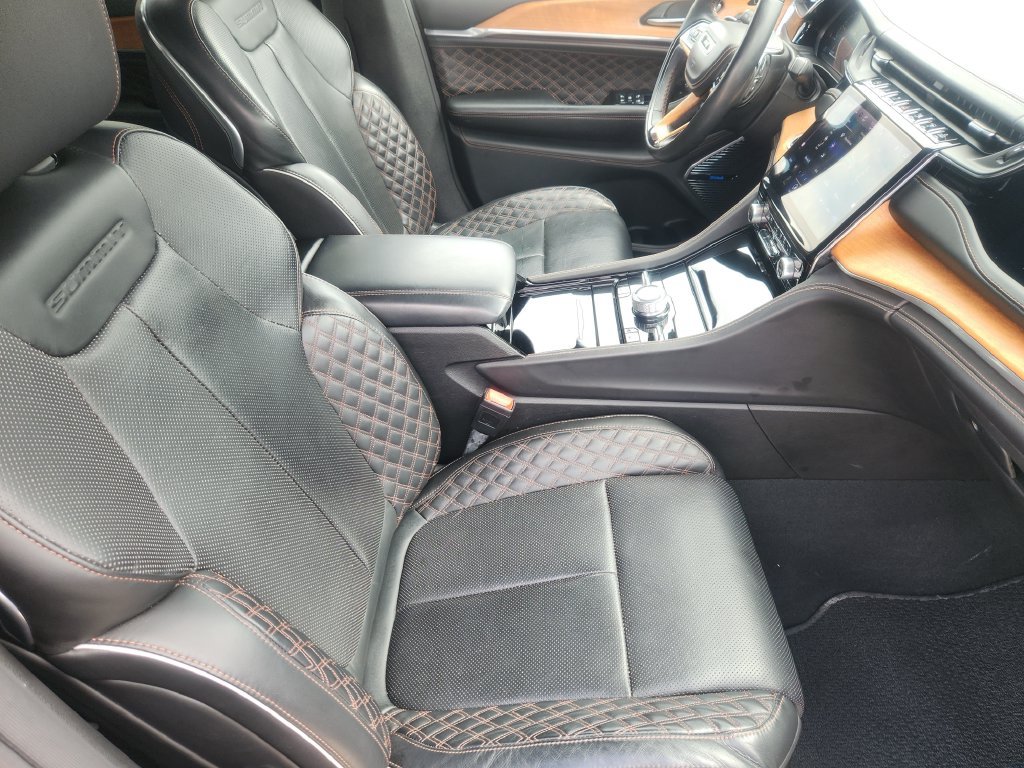 Used 2023 Jeep Grand Cherokee Summit AWD/4WD image 24