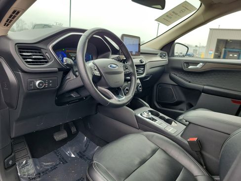 Used 2020 Ford Escape Titanium image 19