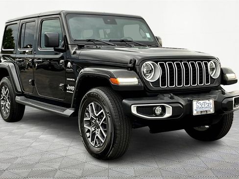 Used 2024 Jeep Wrangler Sahara image 12