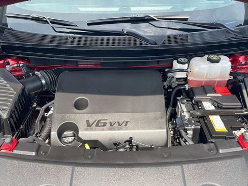 Used 2023 Chevrolet Traverse LT w/ LT Premium Package FWD image 9