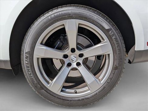 Certified 2025 Porsche Macan image 28