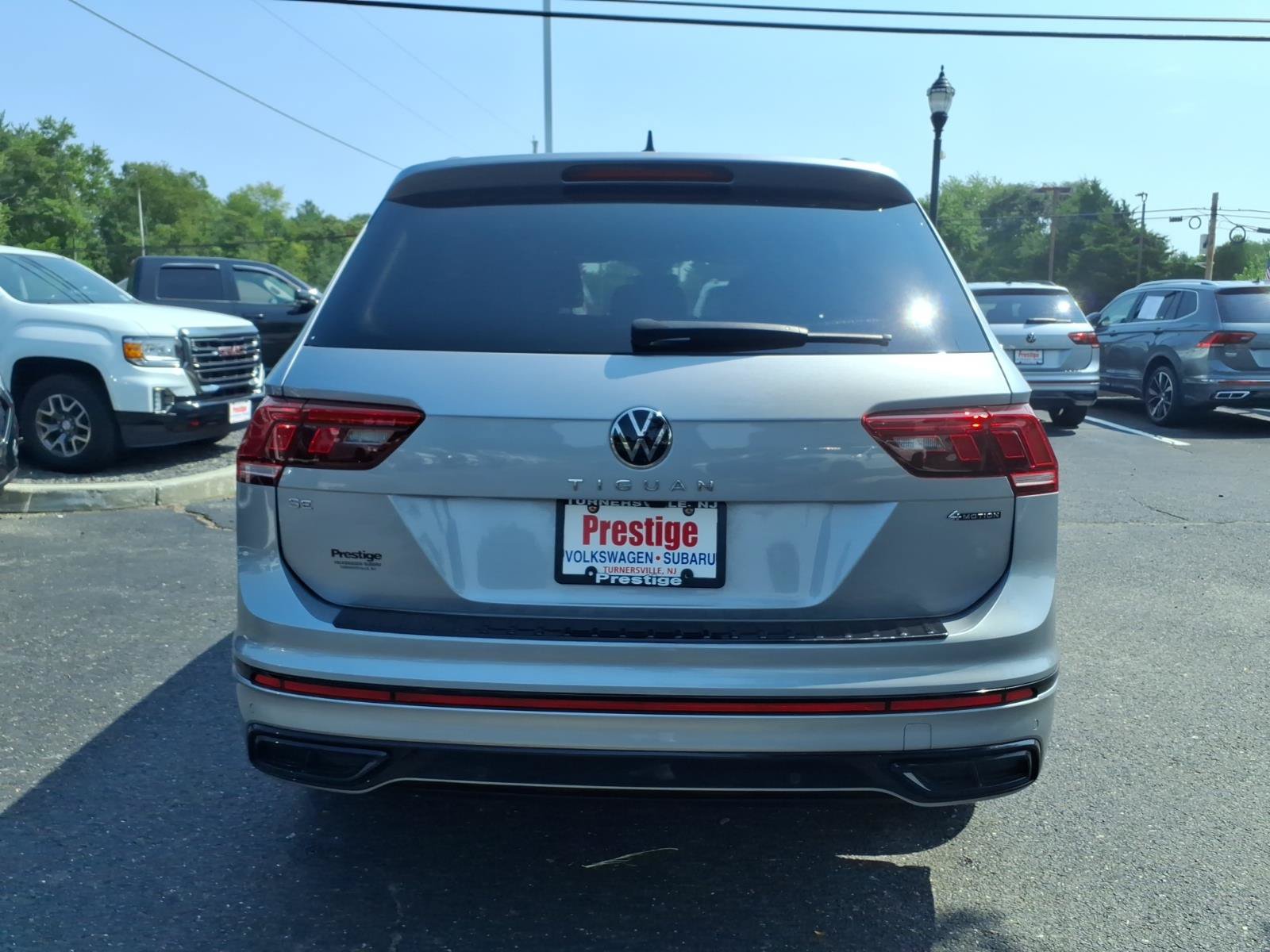 Certified 2024 Volkswagen Tiguan SE R-Line AWD/4WD image 3
