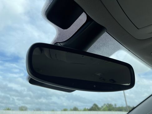 Used 2022 Chrysler Pacifica Touring-L FWD image 32