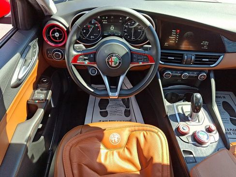 Used 2019 Alfa Romeo Giulia AWD image 11