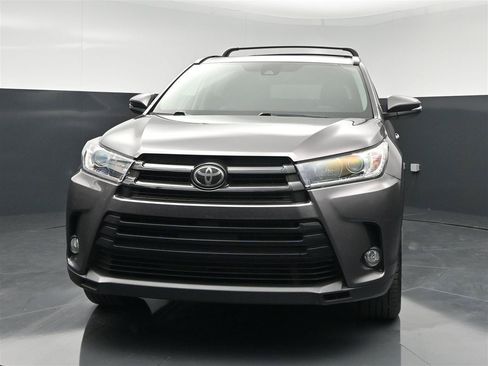 Used 2018 Toyota Highlander SE AWD/4WD image 2
