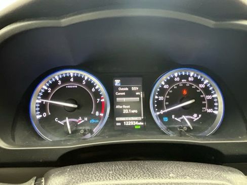 Used 2019 Toyota Highlander SE w/ Protection Package #3 image 11