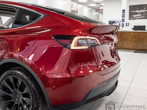 Used 2024 Tesla Model Y Long Range AWD/4WD image 13