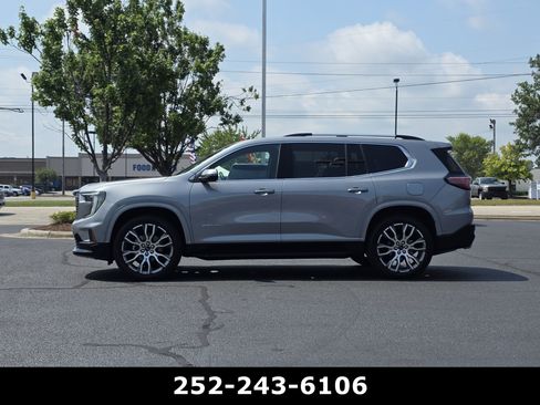 Used 2026 GMC Acadia Denali Ultimate w/ LPO, Floor Liner Package AWD/4WD image 4
