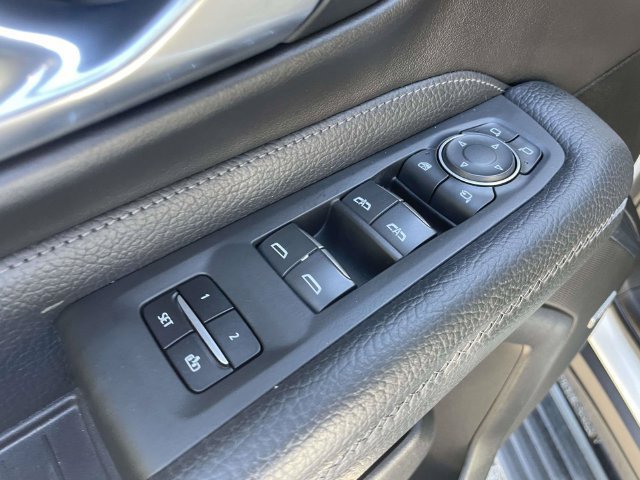 Used 2022 GMC Yukon XL Denali w/ Denali Premium Package AWD/4WD image 18