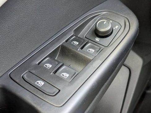 Certified 2025 Volkswagen Taos SE FWD image 24