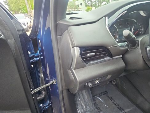 Used 2023 Chevrolet Traverse LT FWD image 14