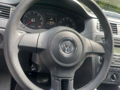 Used 2011 Volkswagen Jetta Sedan FWD image 9