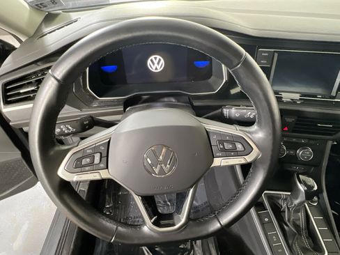 Used 2022 Volkswagen Jetta SE image 11