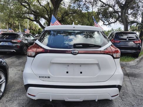 Used 2022 Nissan Kicks S FWD image 8