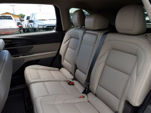 Used 2025 Lincoln Nautilus Premier w/ Equipment Group 102A AWD/4WD image 18