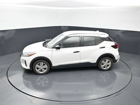 Used 2021 Nissan Kicks S FWD image 17