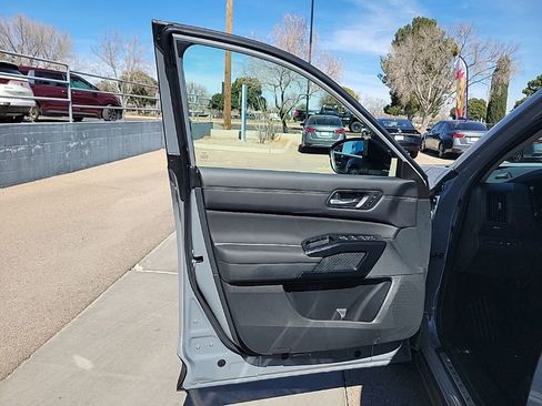 New 2026 Nissan Pathfinder Platinum image 11