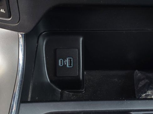 Used 2022 Ford F150 XLT AWD/4WD image 23