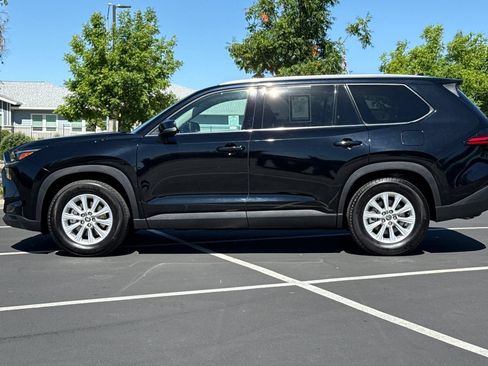 Used 2025 Toyota Grand Highlander AWD image 14