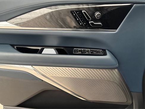 New 2025 Cadillac Escalade IQ Luxury 2 w/ LPO, Radiant Package image 21