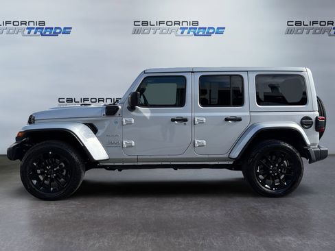 Used 2024 Jeep Wrangler Sahara image 8