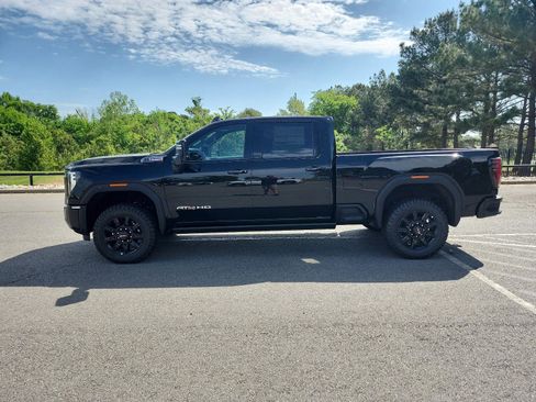 Used 2026 GMC Sierra 2500 AT4 w/ AT4 Premium Plus Package AWD/4WD image 2