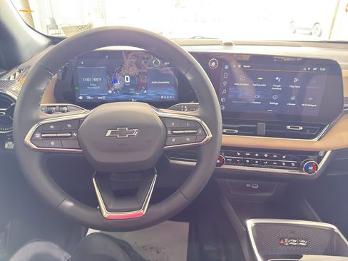 New 2026 Chevrolet Equinox ACTIV w/ LPO, Floor Liner Package image 11