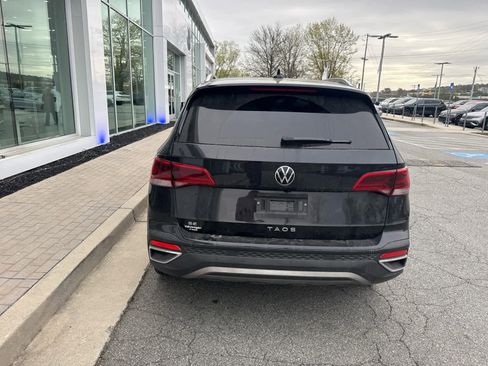 Used 2023 Volkswagen Taos SE w/ Panoramic Sunroof Package image 6