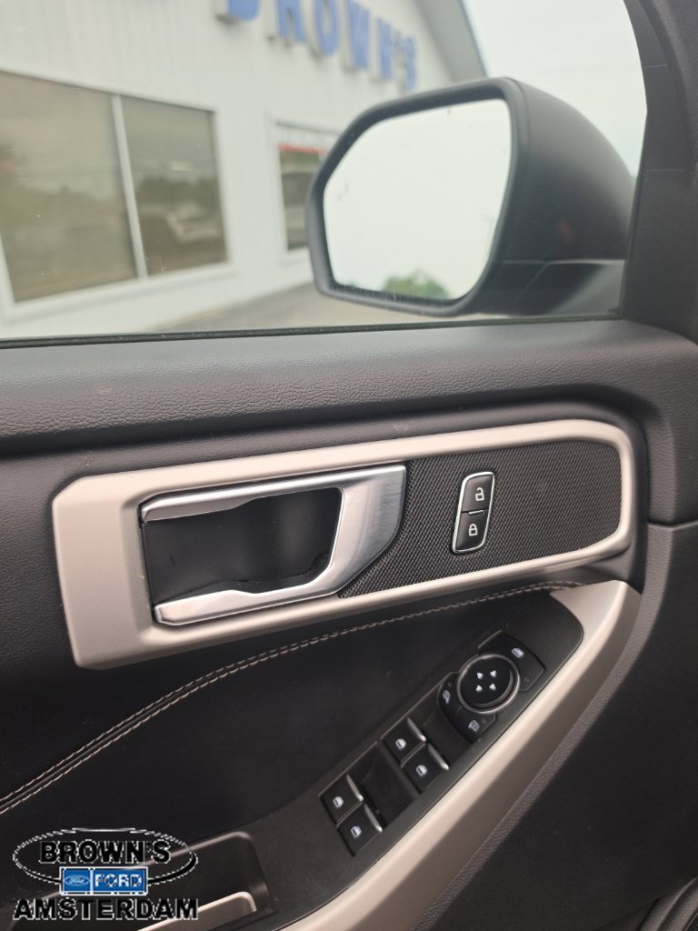 Used 2022 Ford Explorer XLT w/ Equipment Group 202A AWD/4WD image 15