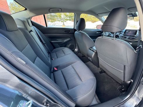 Used 2024 Nissan Altima 2.5 SV image 11