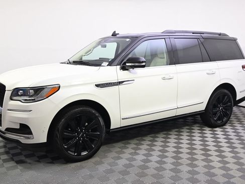 Used 2022 Lincoln Navigator Black Label AWD/4WD image 2