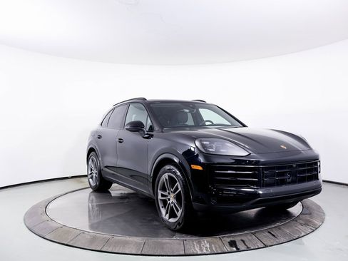 Used 2025 Porsche Cayenne image 27