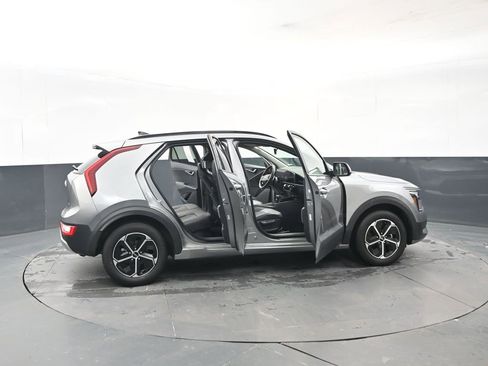 Certified 2023 Kia Niro EX image 27