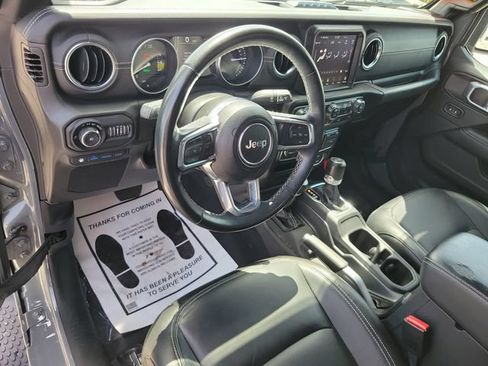 Used 2022 Jeep Wrangler Unlimited Sahara AWD/4WD image 16