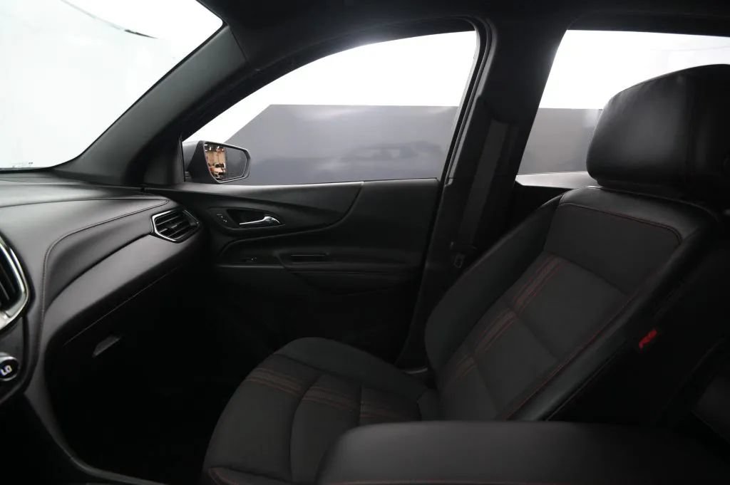 Used 2023 Chevrolet Equinox RS AWD/4WD image 28