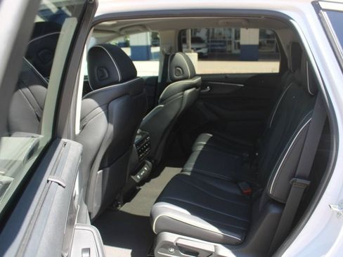 Used 2024 Acura MDX SH-AWD w/ Advance Package image 13