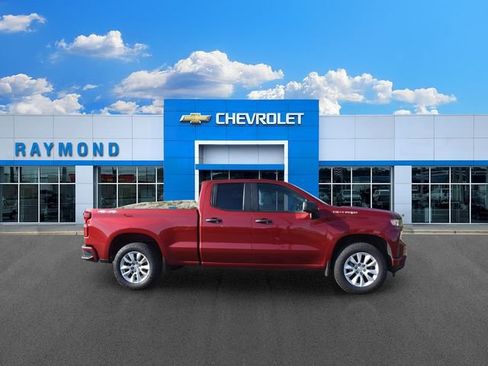 Used 2020 Chevrolet Silverado 1500 Custom w/ Custom Value Package AWD/4WD image 2