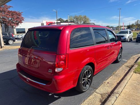 Used 2016 Dodge Grand Caravan R/T image 7