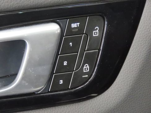 Certified 2023 Porsche Cayenne Coupe AWD/4WD image 35