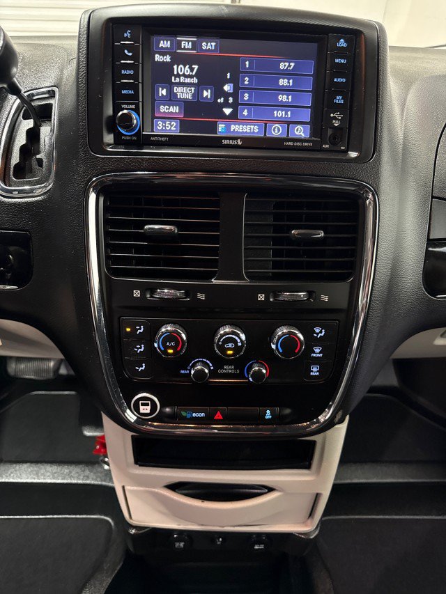 Used 2019 Dodge Grand Caravan SXT FWD image 22