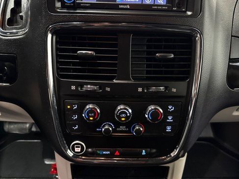 Used 2019 Dodge Grand Caravan SXT FWD image 22