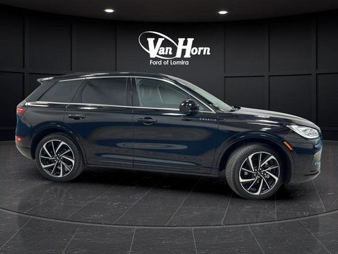 Used 2025 Lincoln Corsair Grand Touring AWD/4WD image 8