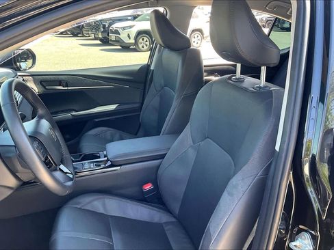 Used 2025 Toyota Camry XLE image 8