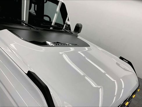 Used 2023 Ford Bronco Wildtrak image 11