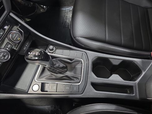 Used 2023 Volkswagen Jetta SE w/ Panoramic Sunroof Package FWD image 24