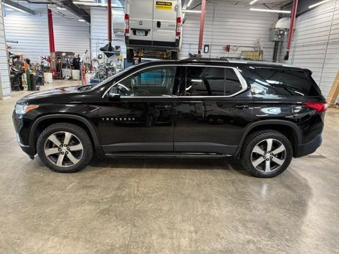 Used 2018 Chevrolet Traverse LT w/ LPO, 'HIT The Road' Package AWD/4WD image 40